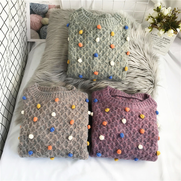 Moodne naiste kampsun 3D-elemendi ja ümara kaelusega