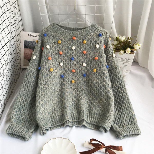 Moodne naiste kampsun 3D-elemendi ja ümara kaelusega