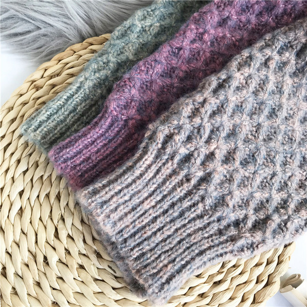 Moodne naiste kampsun 3D-elemendi ja ümara kaelusega