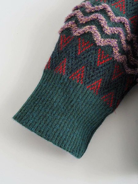 Ženski široki pulover s uzorkom i ovalnim izrezom