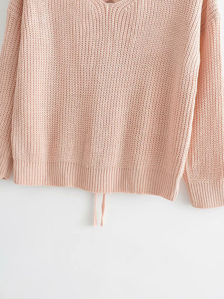 Naiste kampsun ja spits kaelus lipsudega seljal