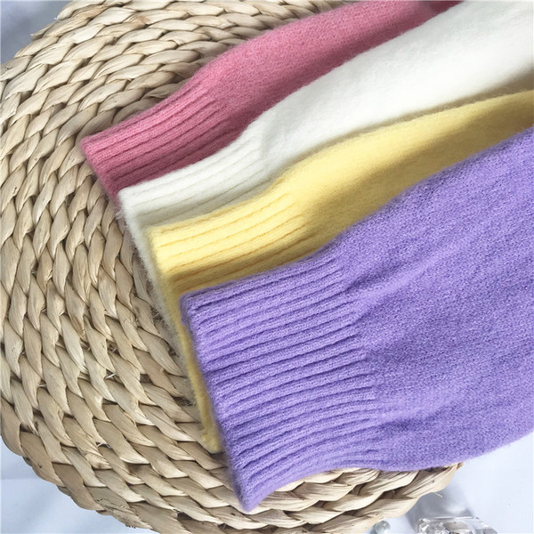 Νέο μοντέλο γυναικείο πουλόβερ με στρογγυλή λαιμόκοψη και τρισδιάστατο στοιχείο