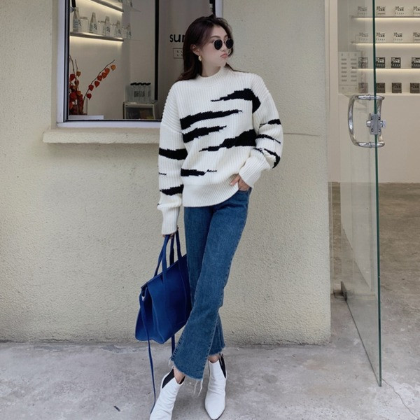 Naiste lai ovaalse kaelusega kampsun beežis toonis