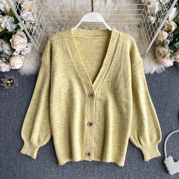 Naiste nööpide ja pikkade varrukatega sulevest