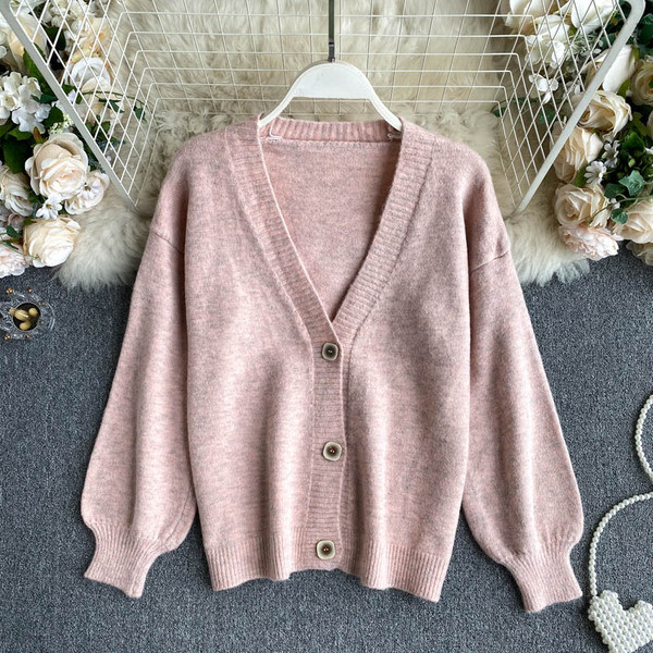 Naiste nööpide ja pikkade varrukatega sulevest