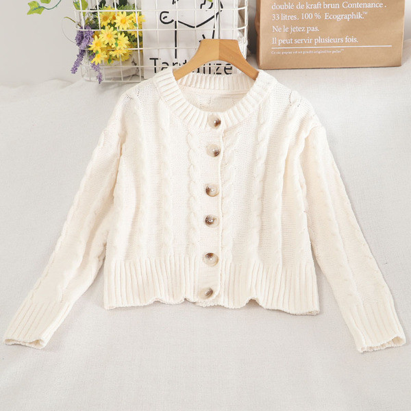 Γυναικεία πλεκτή ζακέτα με οβάλ λαιμόκοψη και κουμπιά