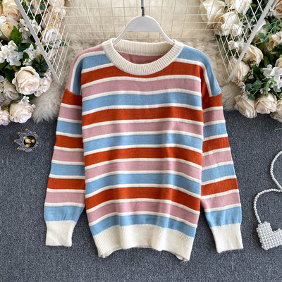 Πολύχρωμο ριγέ γυναικείο πουλόβερ με στρογγυλή λαιμόκοψη