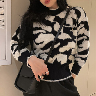 Γυναικείο πουλόβερ με οβάλ λαιμόκοψη και μακριά μανίκια