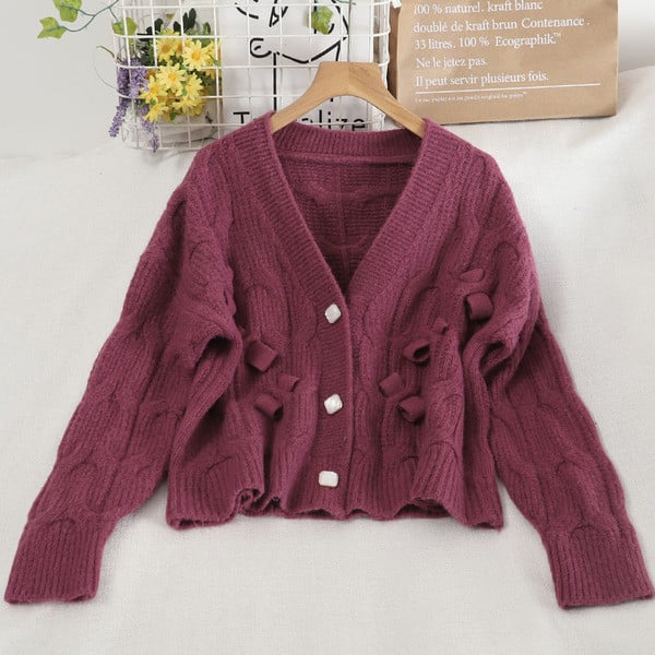 Μοντέρνα γυναικεία ζακέτα με λαιμόκοψη