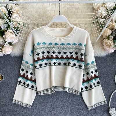 Πλεκτό γυναικείο πουλόβερ με οβάλ ντεκολτέ