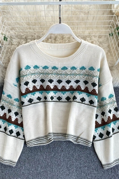 Πλεκτό γυναικείο πουλόβερ με οβάλ ντεκολτέ