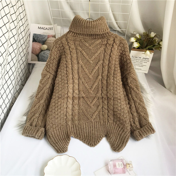 Γυναικείο ασύμμετρο πουλόβερ με ψηλό γιακά