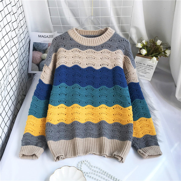 Pulover de damă cu dungi, cu decolteu rotund și mâneci lungi