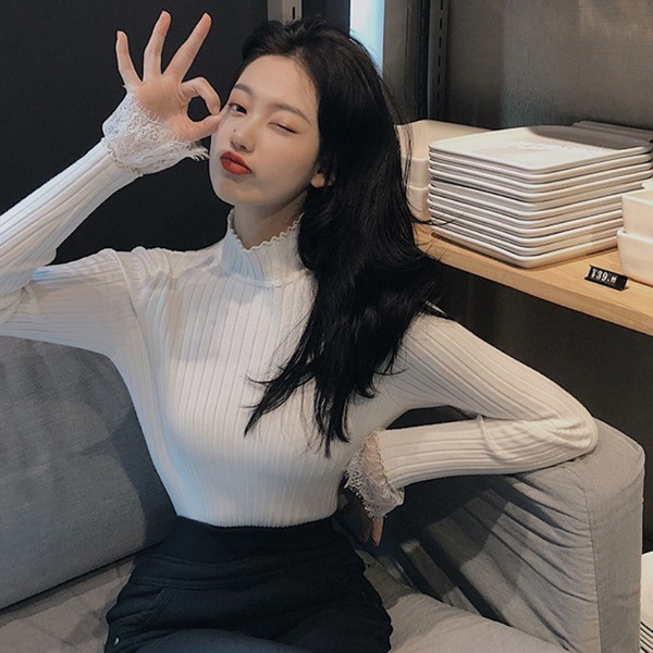 Γυναικείο πουλόβερ με ψηλό γιακά και δαντέλα σε τρία χρώματα