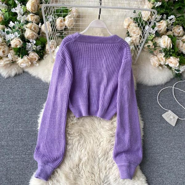 Γυναικείο πουλόβερ με μοβ χρώμα και κορδέλα με πούλιες