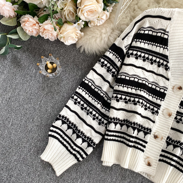 Naiste vabaaja vest, must-valge