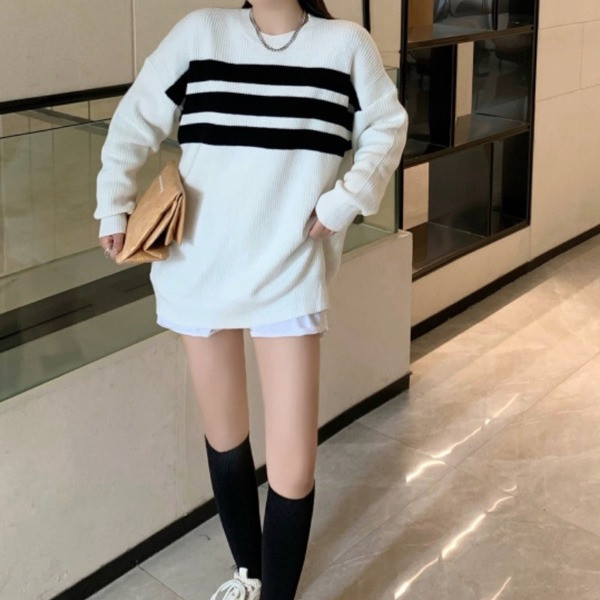 Naiste vabaaja lai ovaalse kaelusega kampsun valge ja must