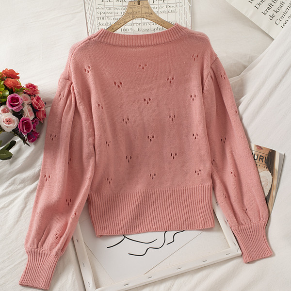 Πουλόβερ μοντέρνο με στρογγυλή λαιμόκοψη και μακριά μανίκια