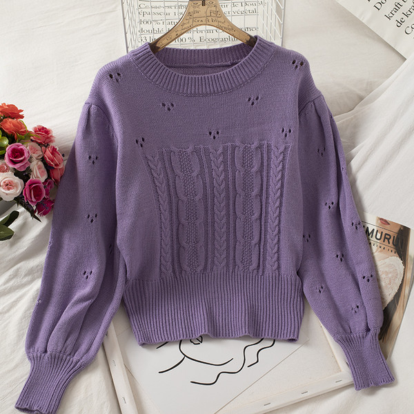 Πουλόβερ μοντέρνο με στρογγυλή λαιμόκοψη και μακριά μανίκια