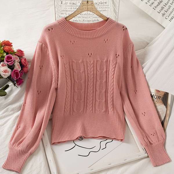 Πουλόβερ μοντέρνο με στρογγυλή λαιμόκοψη και μακριά μανίκια