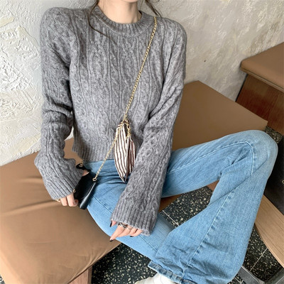 Γυναικείο πουλόβερ με οβάλ λαιμόκοψη σε γκρι - απλό μοντέλο