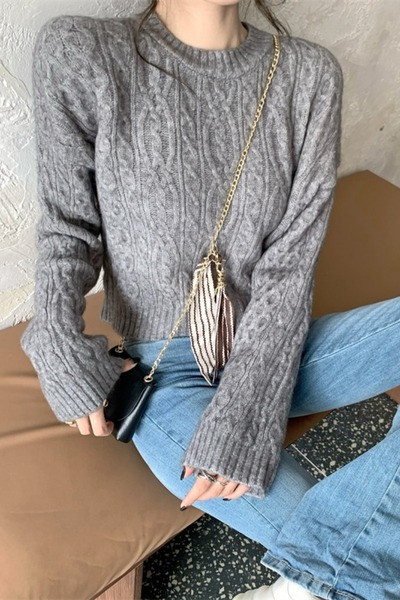 Γυναικείο πουλόβερ με οβάλ λαιμόκοψη σε γκρι - απλό μοντέλο