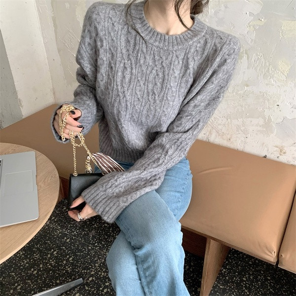 Γυναικείο πουλόβερ με οβάλ λαιμόκοψη σε γκρι - απλό μοντέλο