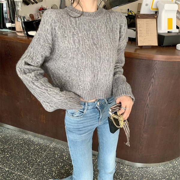 Γυναικείο πουλόβερ με οβάλ λαιμόκοψη σε γκρι - απλό μοντέλο