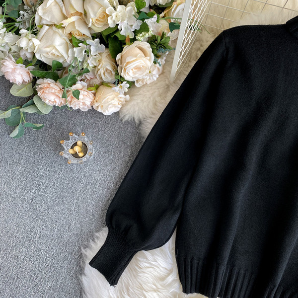 Γυναικείο πουλόβερ σε μαυρό  χρώμα με γιακά