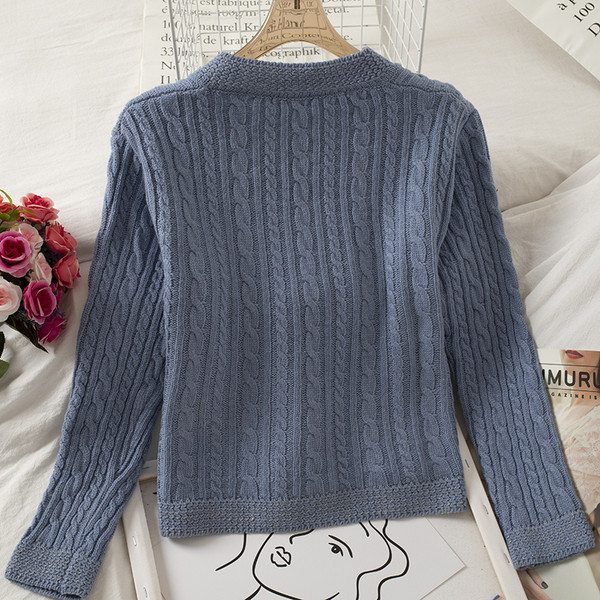 Γυναικεία ζακέτα  με κουμπιά και στρογγυλή λαιμόκοψη