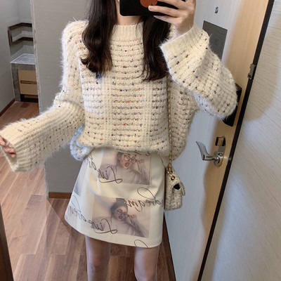 Γυναικείο πουλόβερ με οβάλ λαιμόκοψη και μακριά μανίκια - φαρδύ μοντέλο