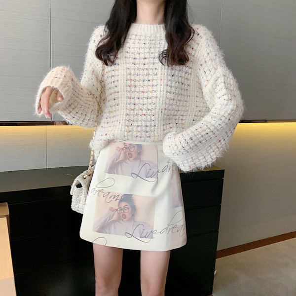 Γυναικείο πουλόβερ με οβάλ λαιμόκοψη και μακριά μανίκια - φαρδύ μοντέλο