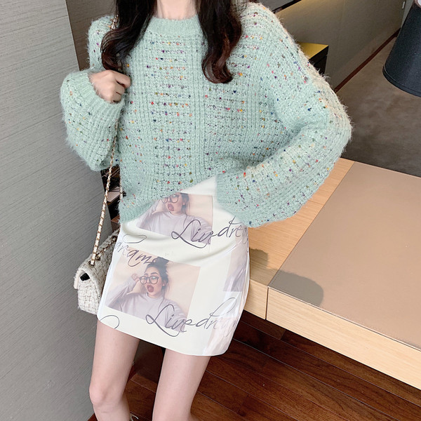 Γυναικείο πουλόβερ με οβάλ λαιμόκοψη και μακριά μανίκια - φαρδύ μοντέλο