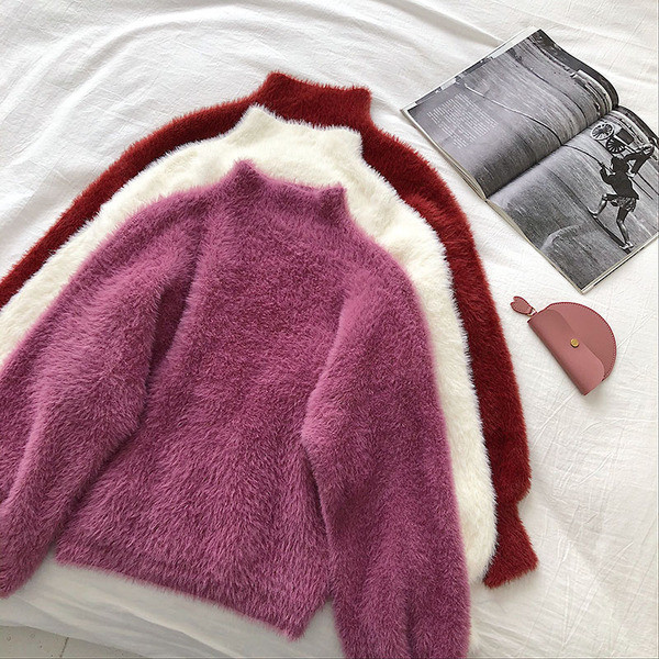 Γυναικείο πουλόβερ με χαμηλό γιακά