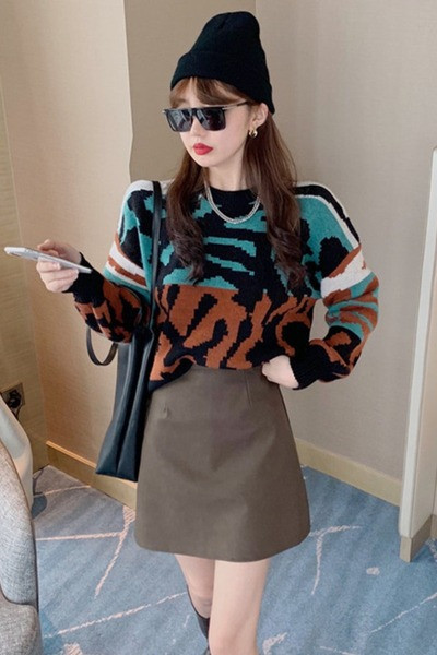 Γυναικείο casual πουλόβερ με οβάλ λαιμόκοψη και λουλουδάτο μοτίβο