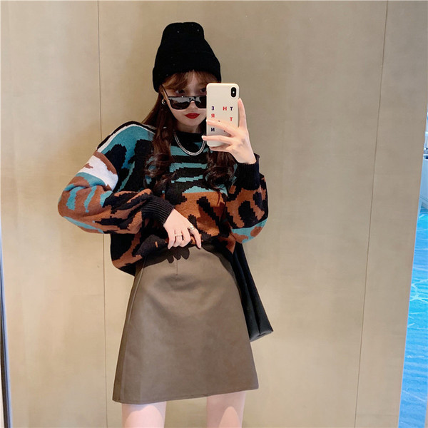 Γυναικείο casual πουλόβερ με οβάλ λαιμόκοψη και λουλουδάτο μοτίβο