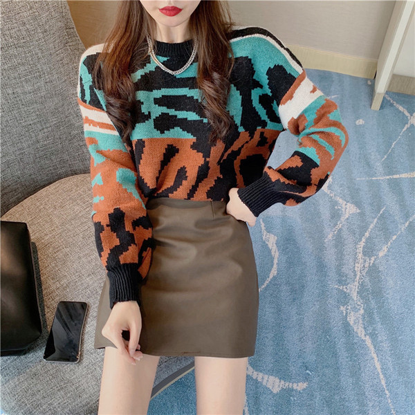 Γυναικείο casual πουλόβερ με οβάλ λαιμόκοψη και λουλουδάτο μοτίβο