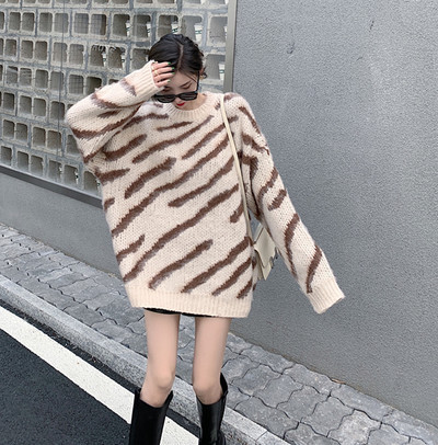 Naiste vabaaja ovaalse kaelusega sulekampsun