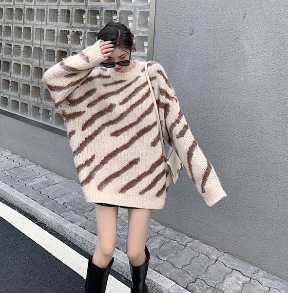 Naiste vabaaja ovaalse kaelusega sulekampsun