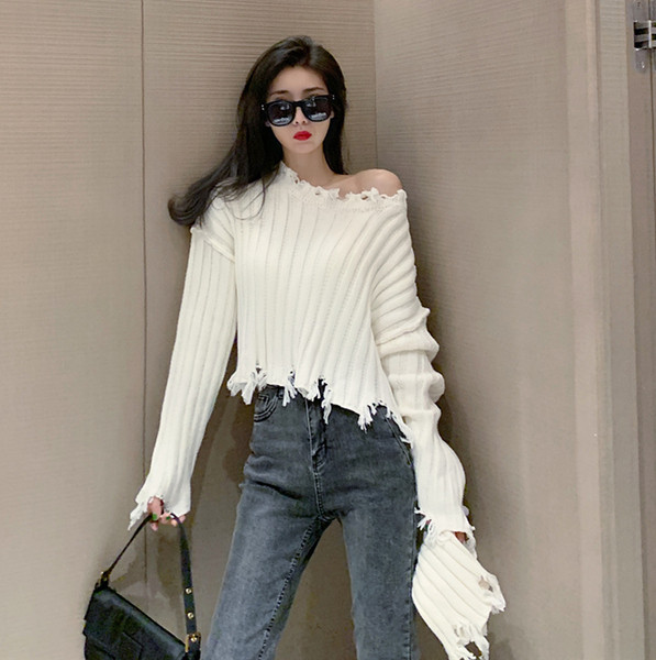 Κοντό γυναικείο πουλόβερ με ψηλό κολάρο και κρόσσια