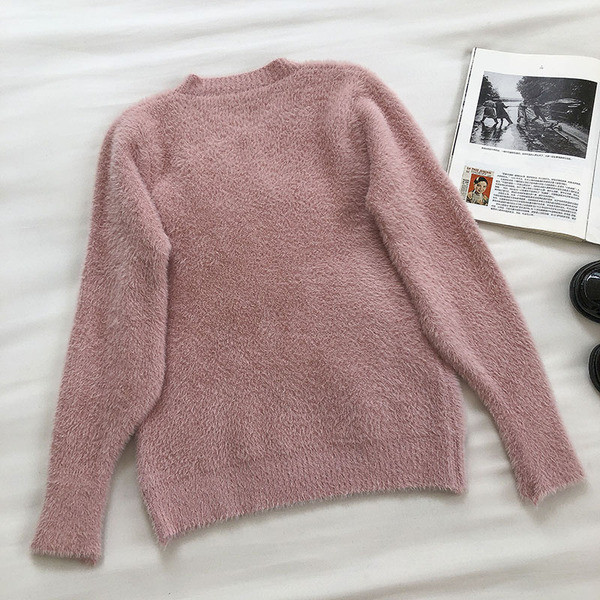 Μαλακό γυναικείο πουλόβερ με λαιμόκοψη