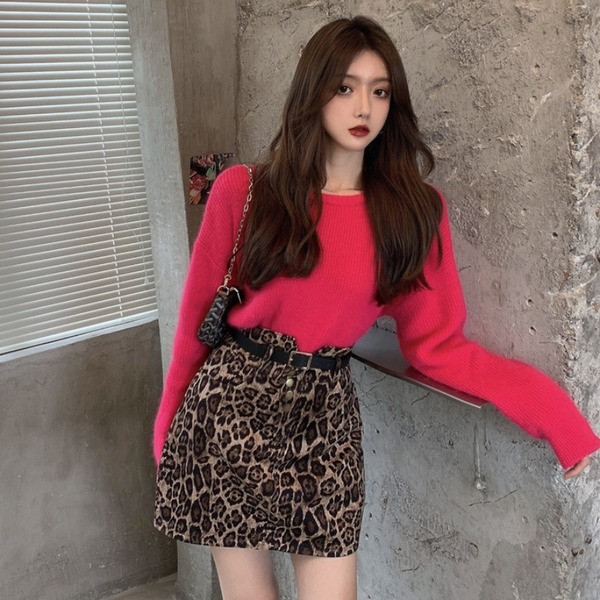 Γυναικείο μοντέρνο πουλόβερ με οβάλ λαιμόκοψη σε δύο χρώματα