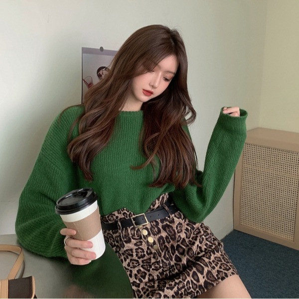 Γυναικείο μοντέρνο πουλόβερ με οβάλ λαιμόκοψη σε δύο χρώματα