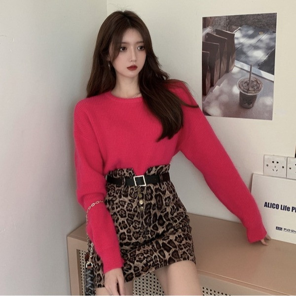 Γυναικείο μοντέρνο πουλόβερ με οβάλ λαιμόκοψη σε δύο χρώματα