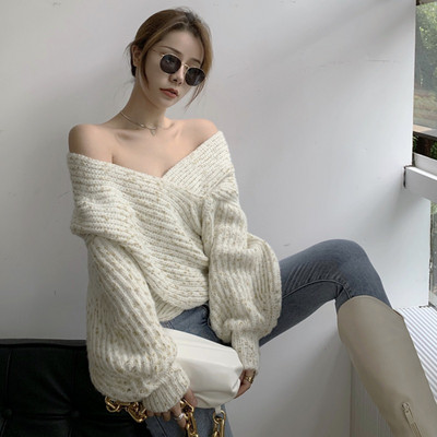 Γυναικείο πουλόβερ με γυμνούς ώμους και φαρδιά μανίκια