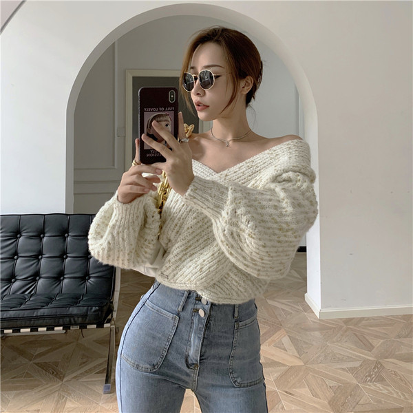 Γυναικείο πουλόβερ με γυμνούς ώμους και φαρδιά μανίκια