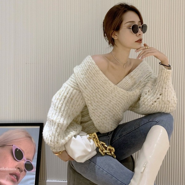 Γυναικείο πουλόβερ με γυμνούς ώμους και φαρδιά μανίκια