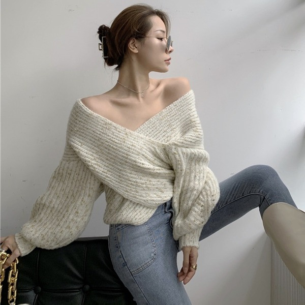 Γυναικείο πουλόβερ με γυμνούς ώμους και φαρδιά μανίκια