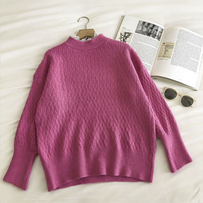 Μοντέρνο γυναικείο πουλόβερ με δαντέλα στο γιακά