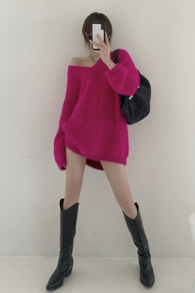 Γυναικείο casual πουλόβερ με γυμνούς ώμους σε ροζ χρώμα